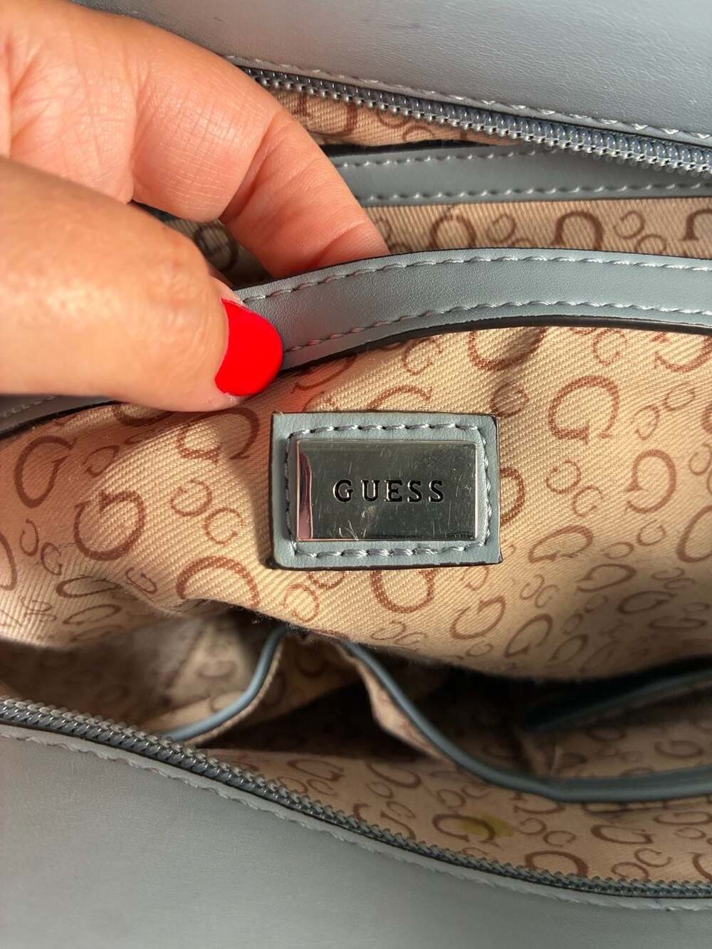 Y2K Guess Delphine Logo Tote Bag in White and Blue - Picture 12 of 13